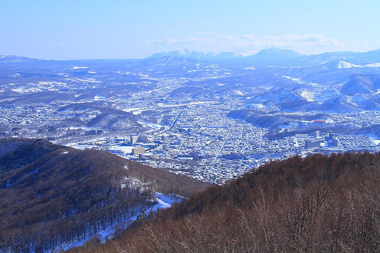 新陽高校のある札幌市南区の風景。雄大な大地も「本気の挑戦」を見守る。