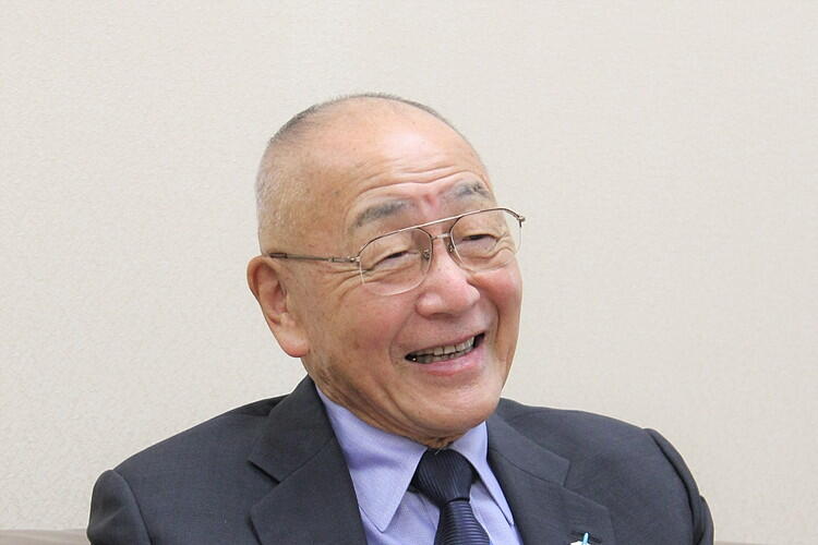 すずき・よへい　1941年、静岡県出身。1965年慶應義塾大学、1967年東京大学経済学部卒。日本郵船を経て鈴与に入社し、1977年に代表取締役社長就任、2015年から代表取締役会長。フジドリームエアラインズ代表取締役。