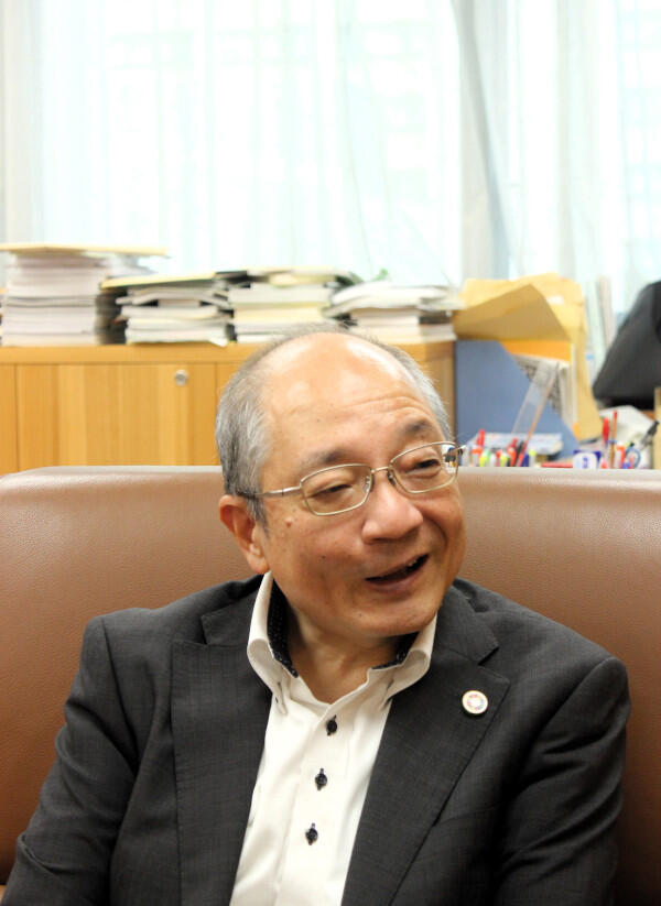 よこやま　しん／昭和38年3月13日生まれ、兵庫県出身。東京大学法学部卒業。61年農林水産省入省、平成25年大臣官房秘書課長、28年国際部長、29年総括審議官（国際）、令和元年経営局長、２年官房長、４年6月より現職。