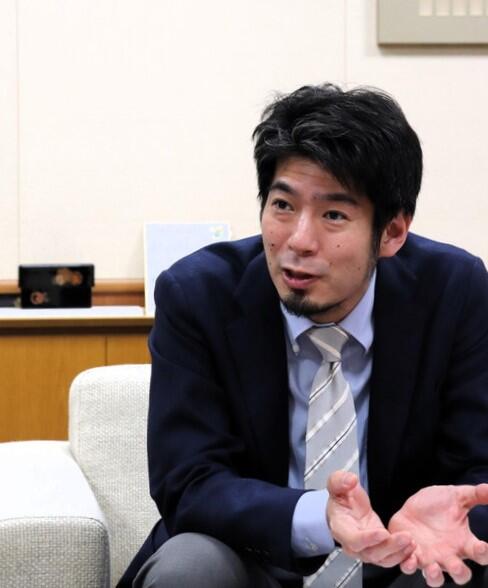 すがの　たく／昭和57年生まれ、大阪府出身。京都大学農学部卒業、同大学院農学研究科修了、大阪市立大学文学研究科博士課程単位取得満期退学。博士（文学）。平成29年公益財団法人ひょうご震災記念21世紀研究機構人と防災未来センター主任研究員などを経て、令和３年大阪市立大学大学院文学研究科人間行動学専攻准教授、４年より現職。本年1月より内閣官房防災庁設置準備アドバイザー会議専門委員等、公職多数。著書・論文多数。